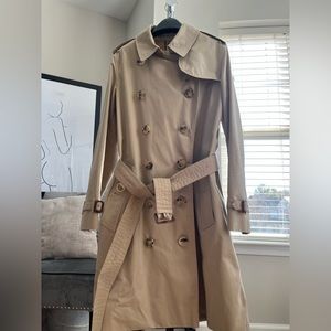 Burberry The Mid-Length Kensington Trench Coat Size 6